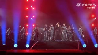 Ничего необычного, просто роботы в подтанцовке image preview